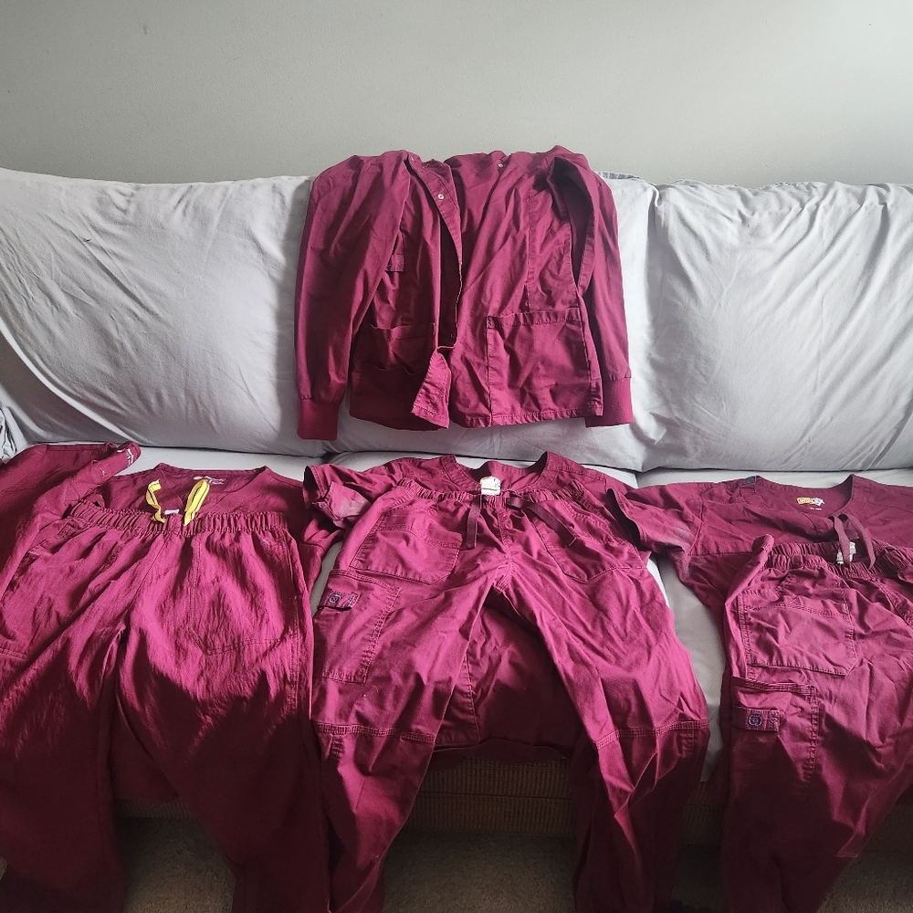 Womens wondering scrub bundle